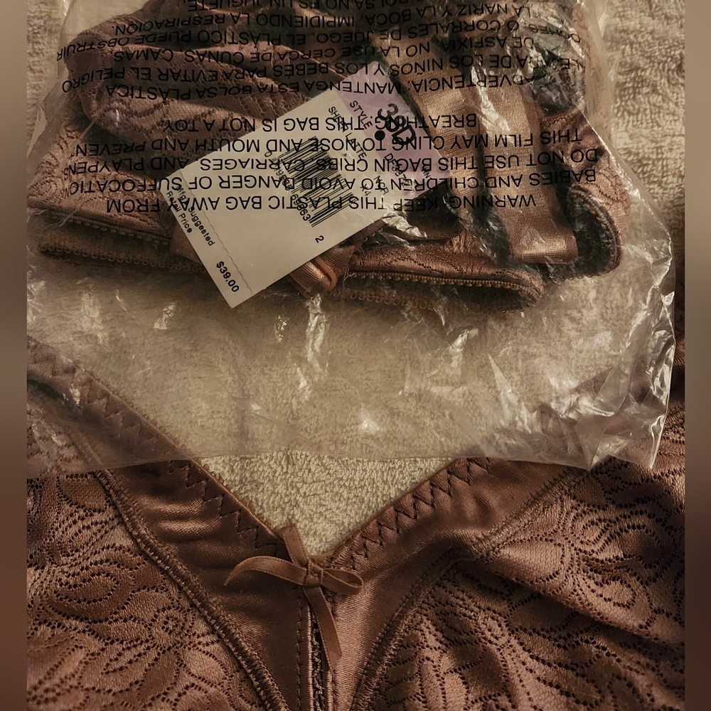 NEW Bali Elegant Lace Women's Latte Tan, Taupe, Light Brown Bra, Wireless 38D